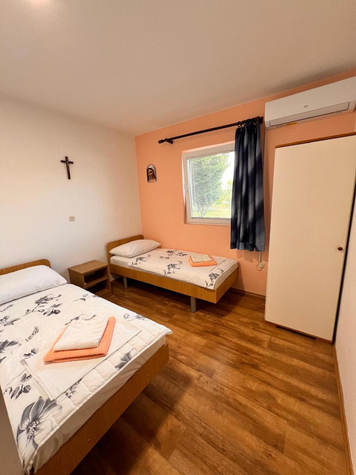 Casa Del Pellegrino M&A - Ostojici Hotel Medjugorje Exterior photo