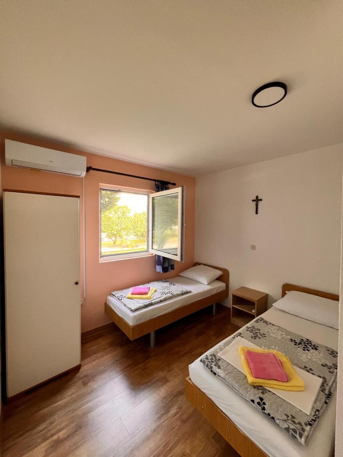 Casa Del Pellegrino M&A - Ostojici Hotel Medjugorje Exterior photo