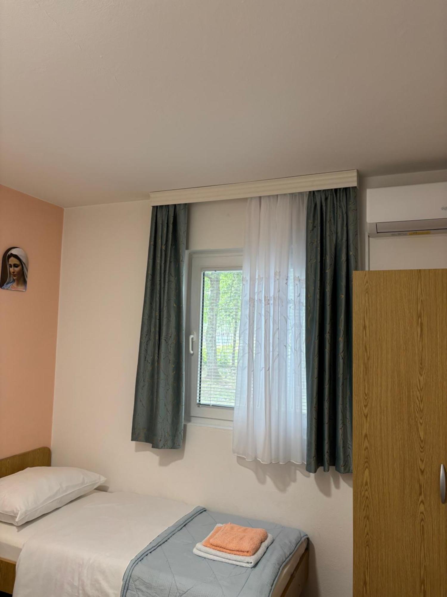 Casa Del Pellegrino M&A - Ostojici Hotel Medjugorje Exterior photo